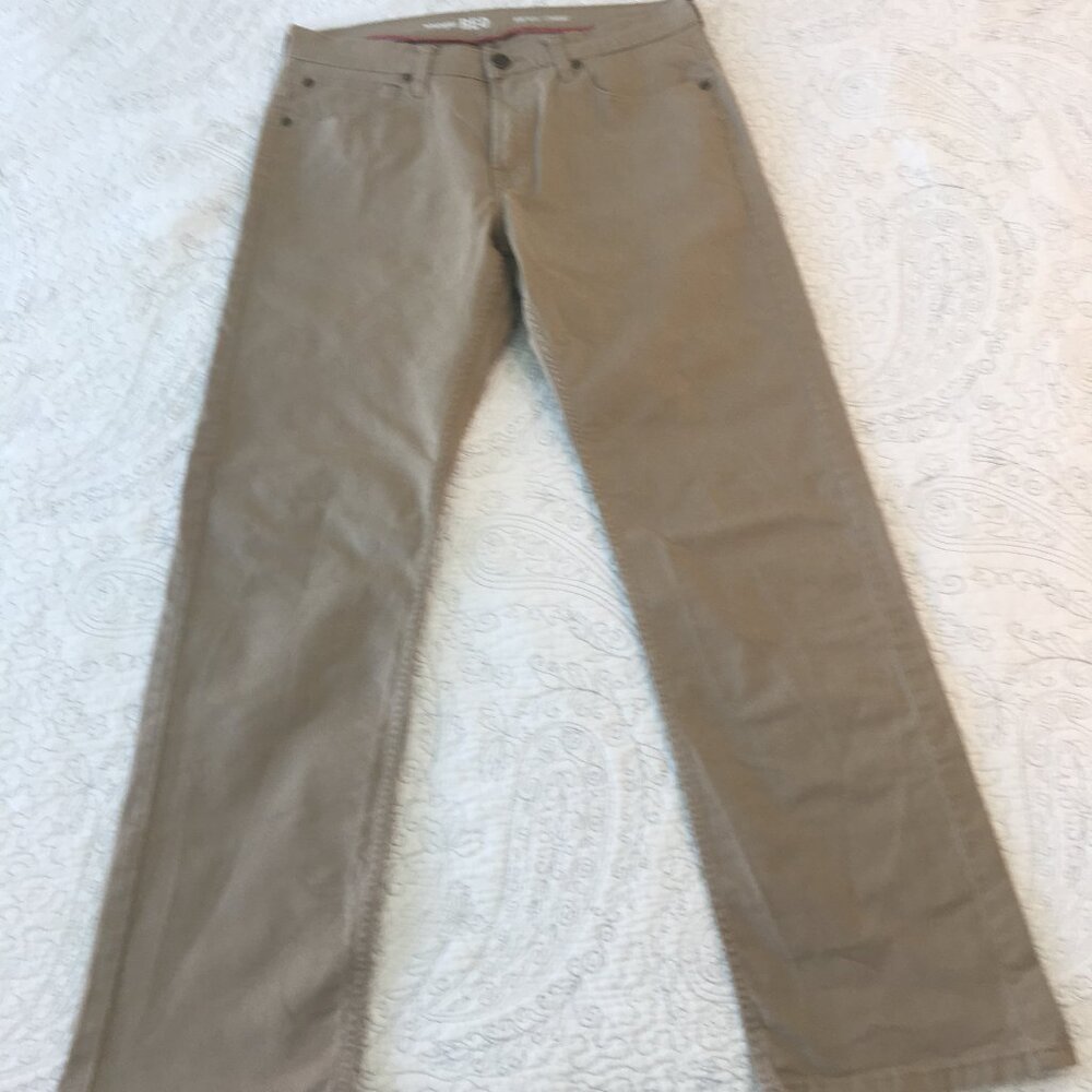 Wrangler Red, vintage straight 32/30 jean cut light tan/khaki pants